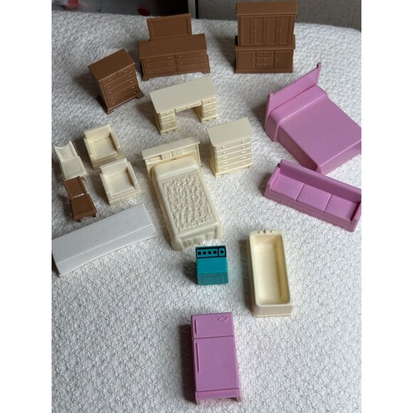 Dollhouse Furniture Beds Sofa Washer Chairs Desk Fridge Dressers Tub 60s 17 ea - Picture 4 of 4